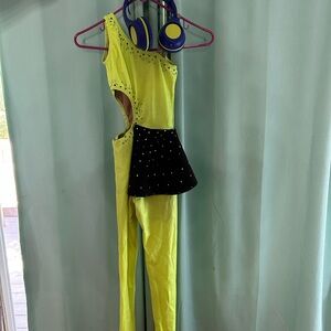 Fun dance costume ages 10/11